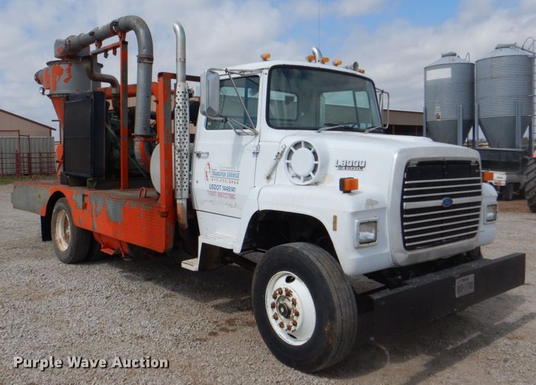image for item DH5465 1987 Ford L8000  grain vacuum truck