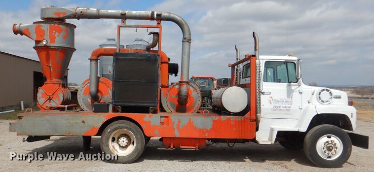 image for item DH5465 1987 Ford L8000  grain vacuum truck