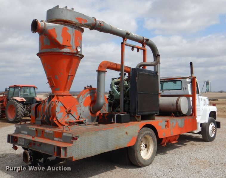 image for item DH5465 1987 Ford L8000  grain vacuum truck