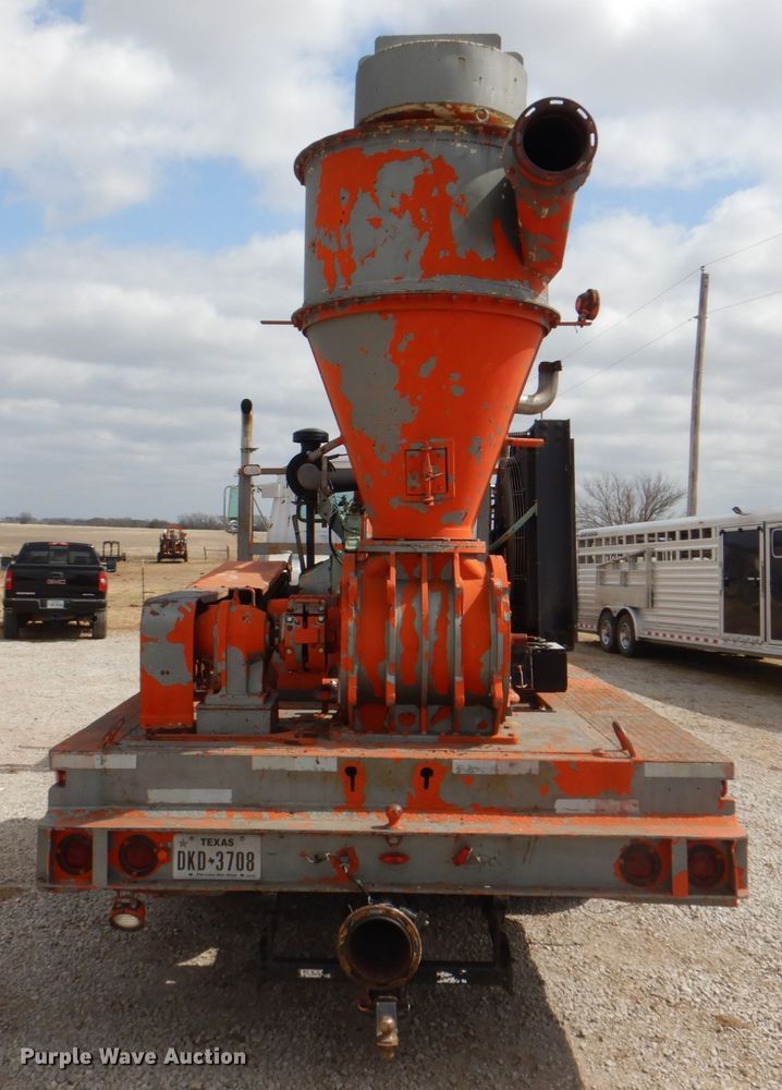 image for item DH5465 1987 Ford L8000  grain vacuum truck