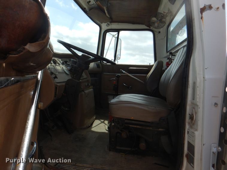 image for item DH5465 1987 Ford L8000  grain vacuum truck