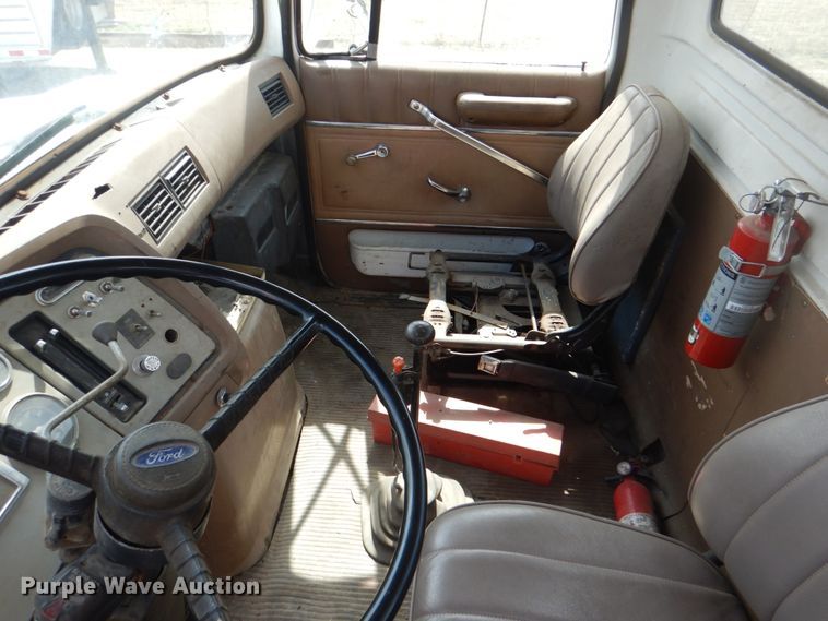 image for item DH5465 1987 Ford L8000  grain vacuum truck