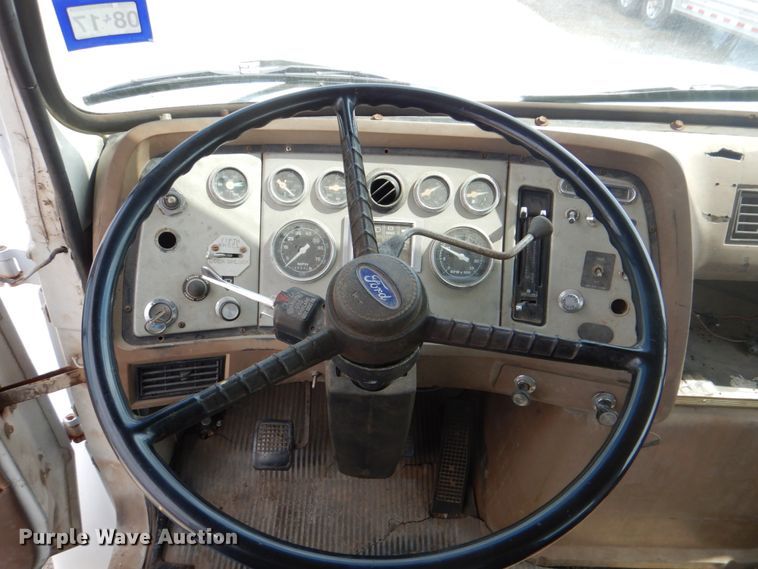 image for item DH5465 1987 Ford L8000  grain vacuum truck