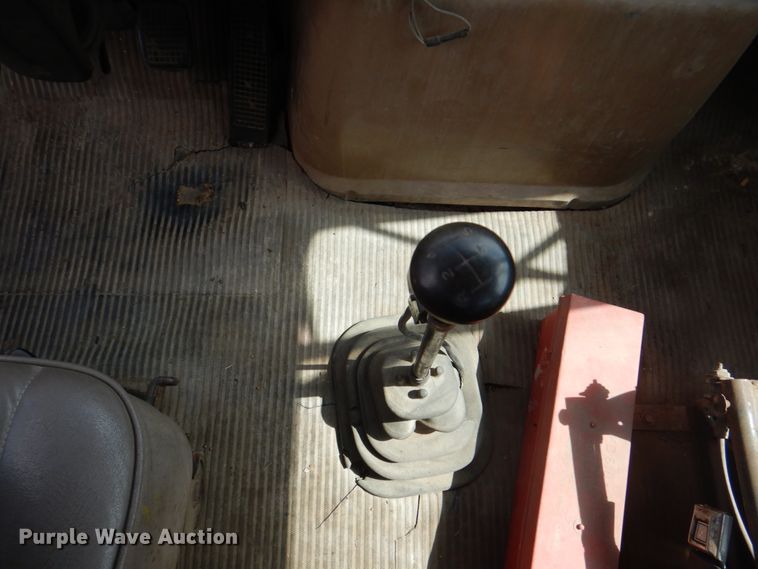 image for item DH5465 1987 Ford L8000  grain vacuum truck