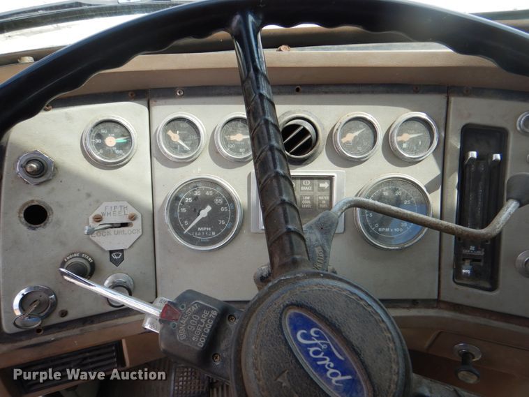 image for item DH5465 1987 Ford L8000  grain vacuum truck