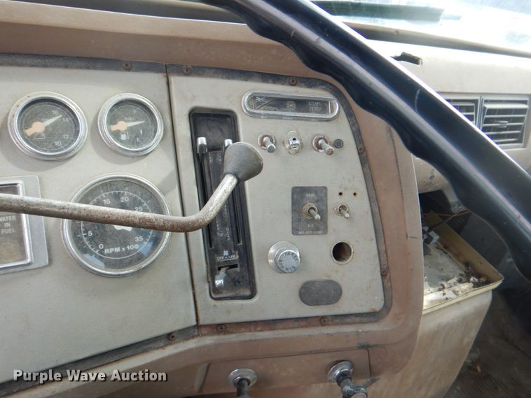 image for item DH5465 1987 Ford L8000  grain vacuum truck