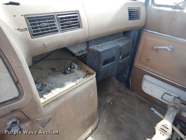 image for item DH5465 1987 Ford L8000  grain vacuum truck