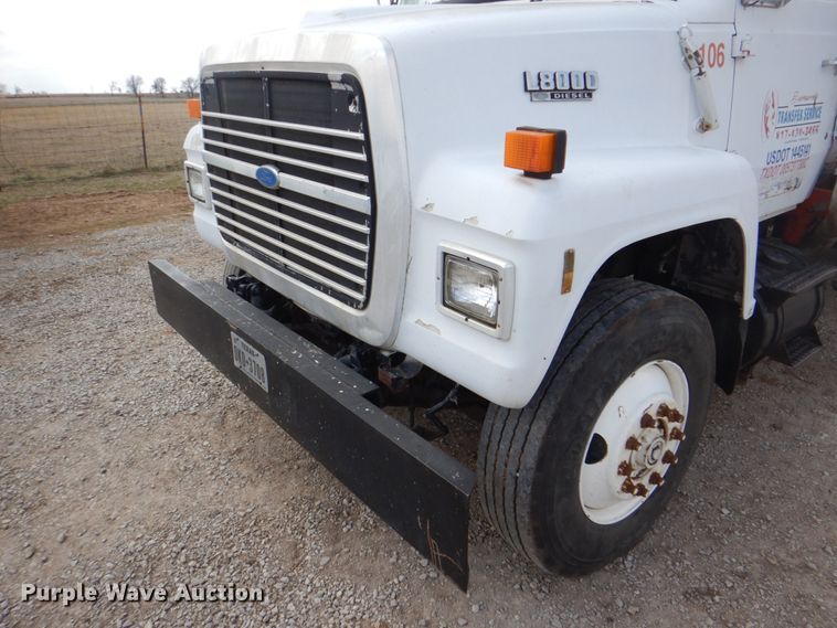 image for item DH5465 1987 Ford L8000  grain vacuum truck
