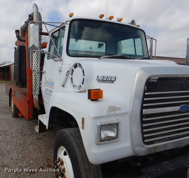 image for item DH5465 1987 Ford L8000  grain vacuum truck