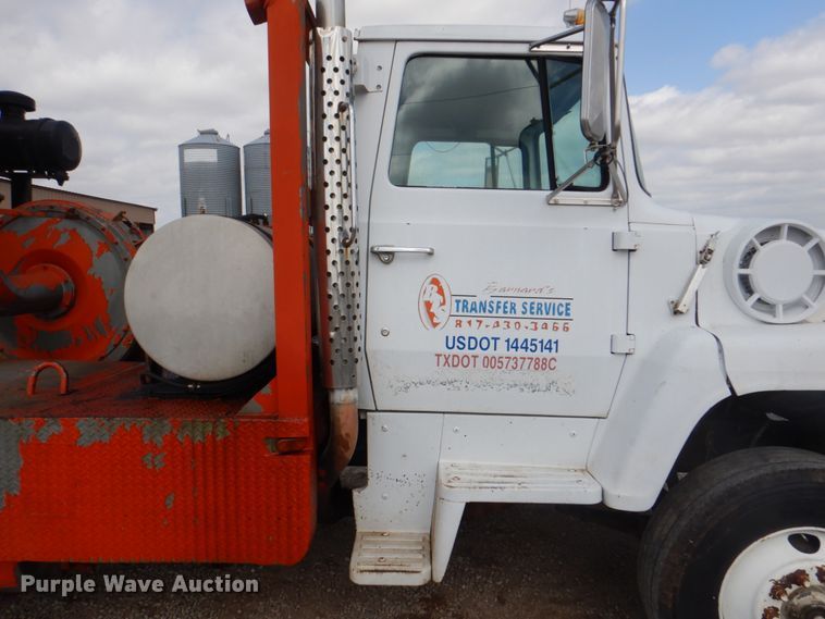 image for item DH5465 1987 Ford L8000  grain vacuum truck