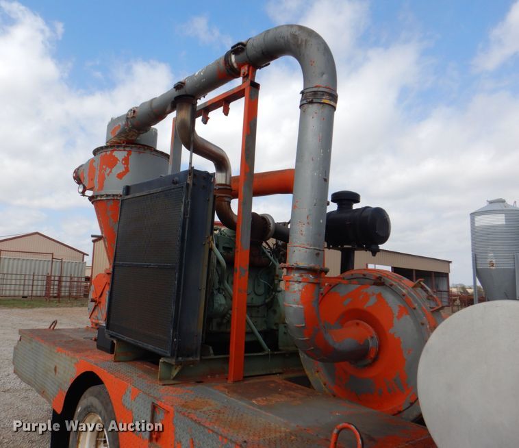 image for item DH5465 1987 Ford L8000  grain vacuum truck