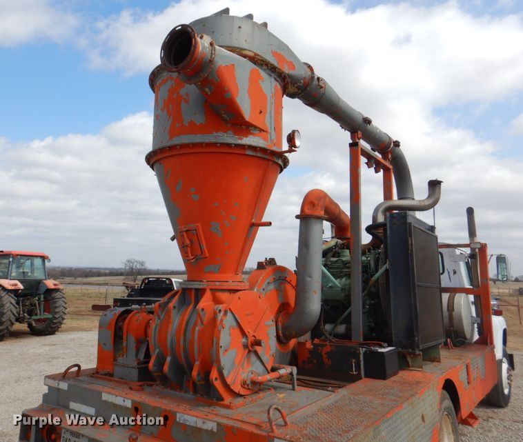 image for item DH5465 1987 Ford L8000  grain vacuum truck