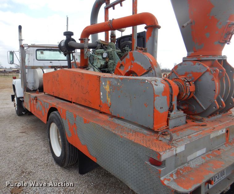 image for item DH5465 1987 Ford L8000  grain vacuum truck