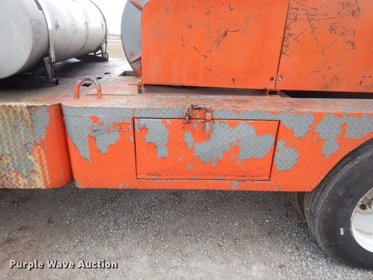 image for item DH5465 1987 Ford L8000  grain vacuum truck