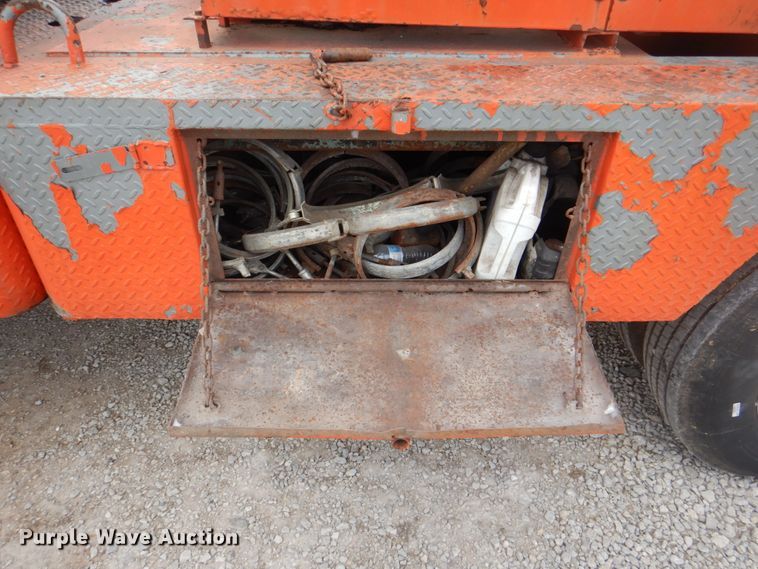 image for item DH5465 1987 Ford L8000  grain vacuum truck