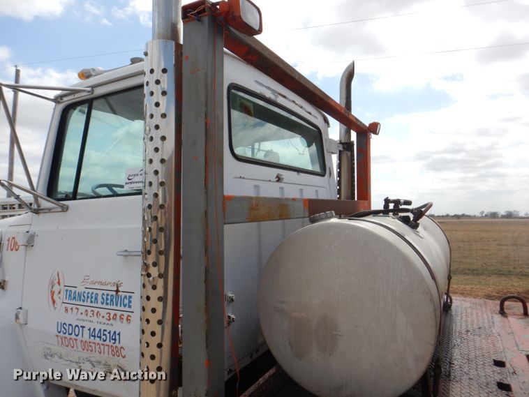 image for item DH5465 1987 Ford L8000  grain vacuum truck