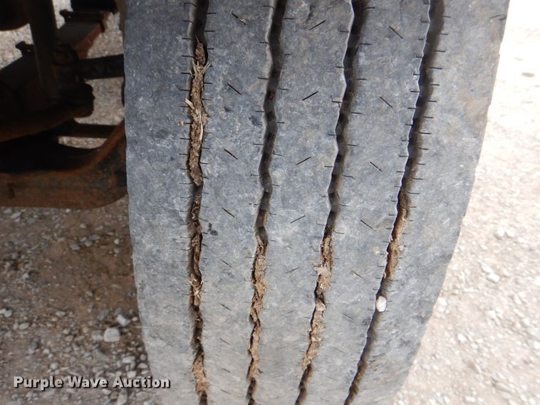 image for item DH5465 1987 Ford L8000  grain vacuum truck