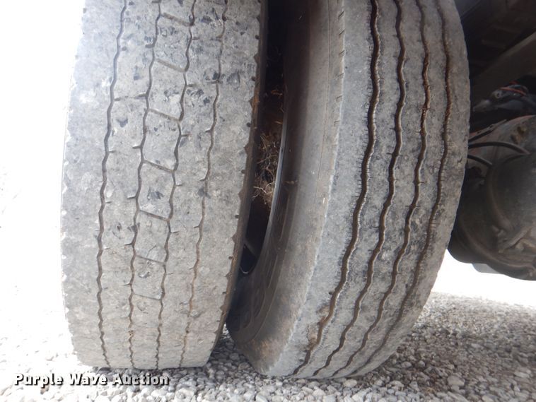 image for item DH5465 1987 Ford L8000  grain vacuum truck