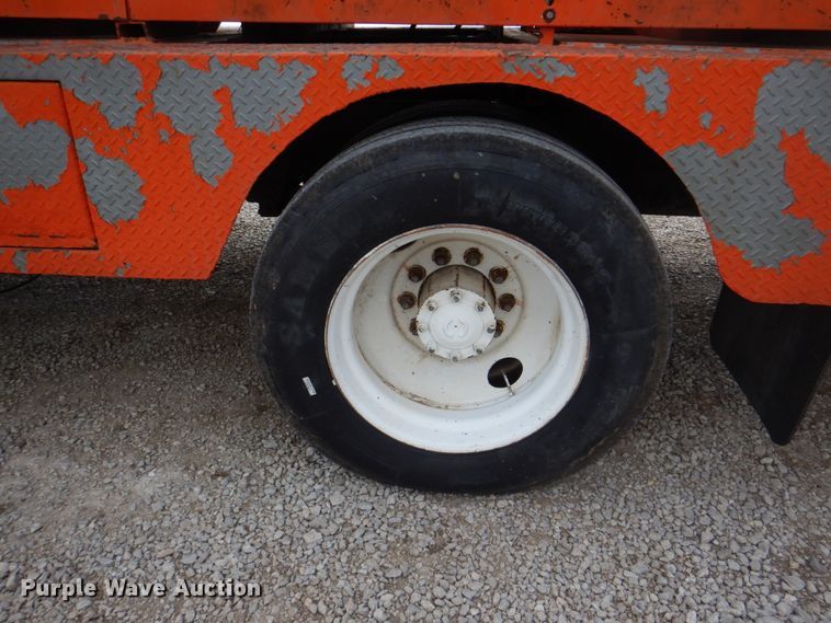 image for item DH5465 1987 Ford L8000  grain vacuum truck