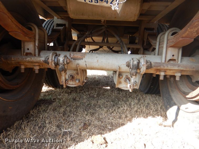 image for item DH5470 1984 Wilson AGH-700  grain trailer
