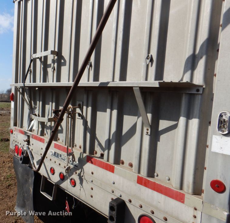 image for item DH5470 1984 Wilson AGH-700  grain trailer