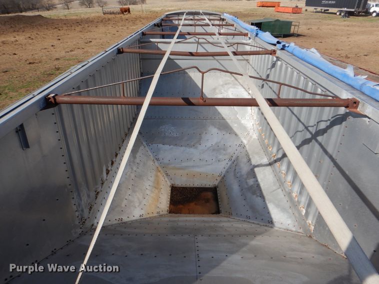 image for item DH5470 1984 Wilson AGH-700  grain trailer