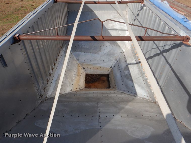 image for item DH5470 1984 Wilson AGH-700  grain trailer