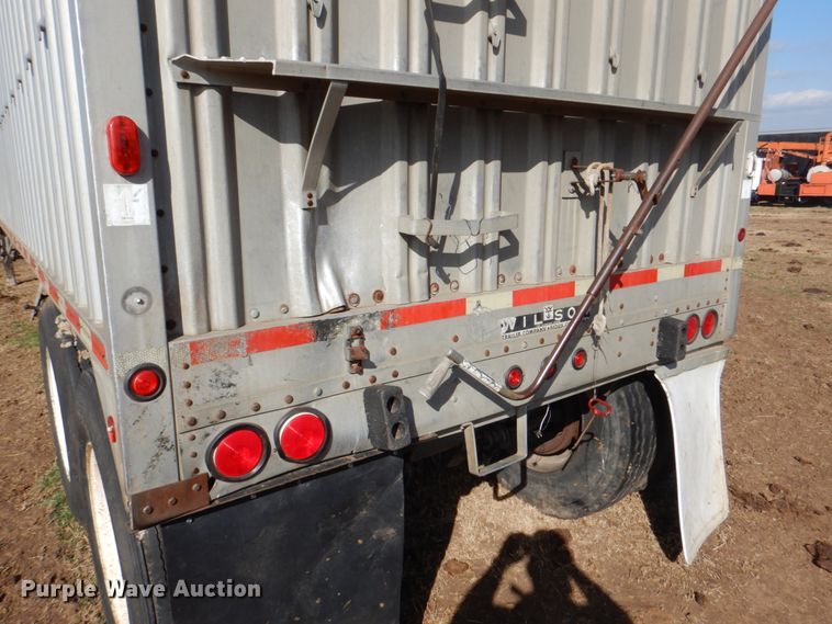 image for item DH5470 1984 Wilson AGH-700  grain trailer
