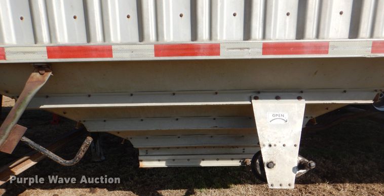 image for item DH5470 1984 Wilson AGH-700  grain trailer