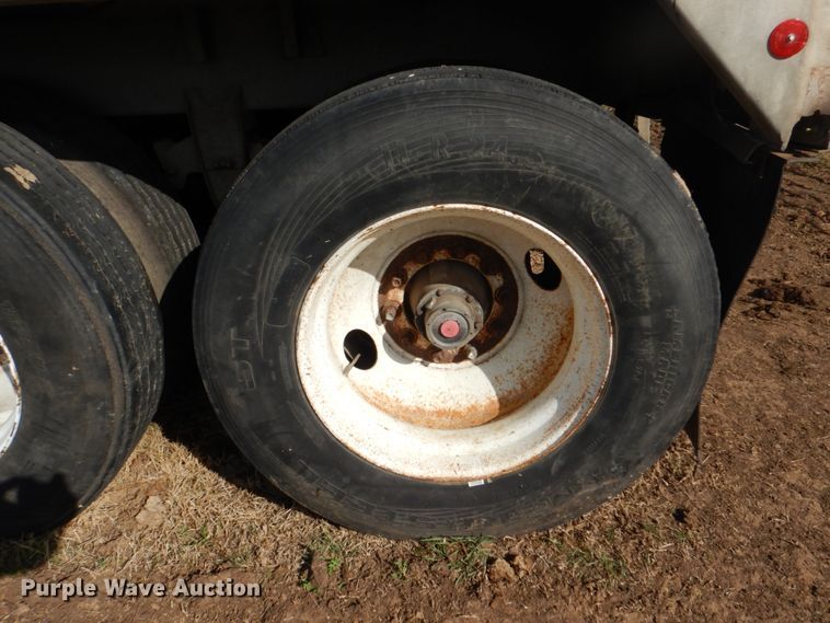 image for item DH5470 1984 Wilson AGH-700  grain trailer