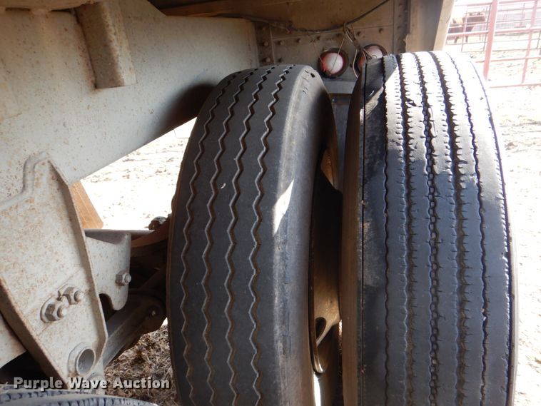 image for item DH5470 1984 Wilson AGH-700  grain trailer