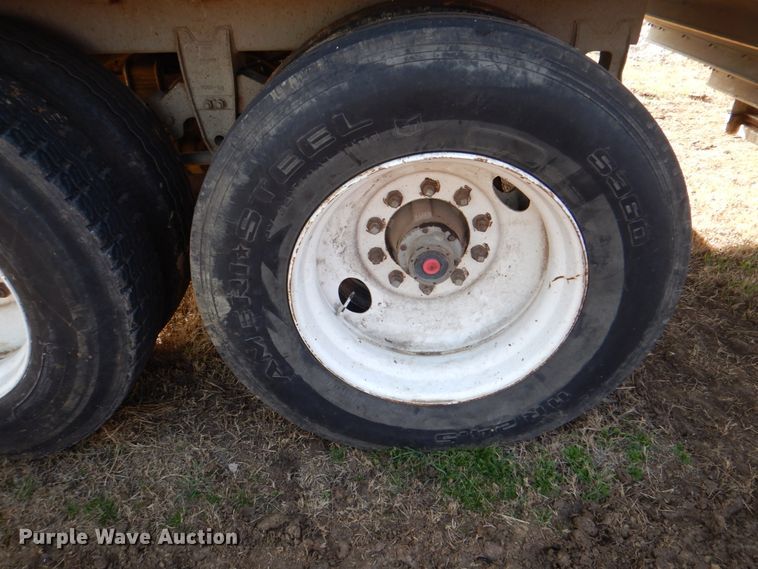 image for item DH5470 1984 Wilson AGH-700  grain trailer