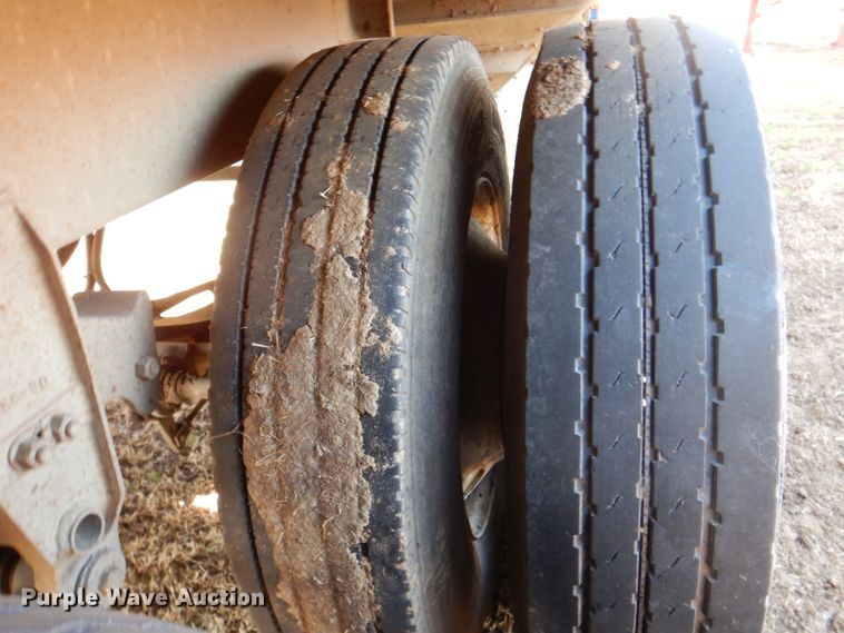 image for item DH5470 1984 Wilson AGH-700  grain trailer