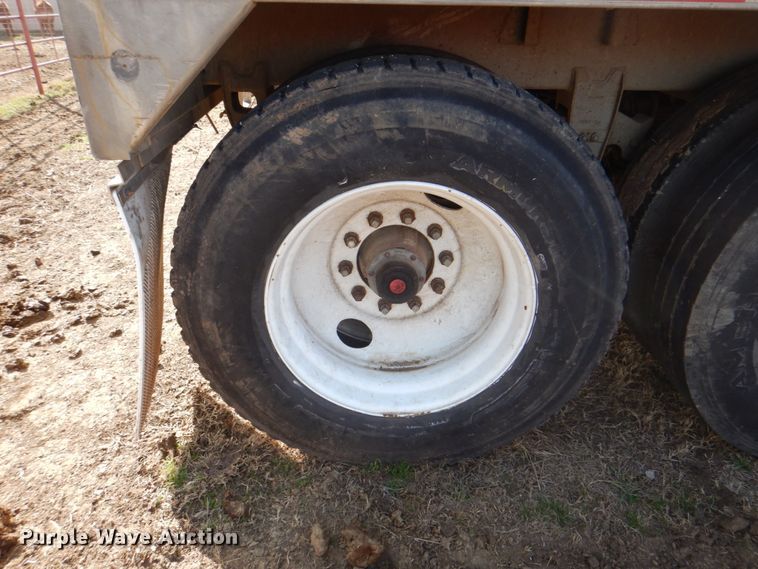 image for item DH5470 1984 Wilson AGH-700  grain trailer