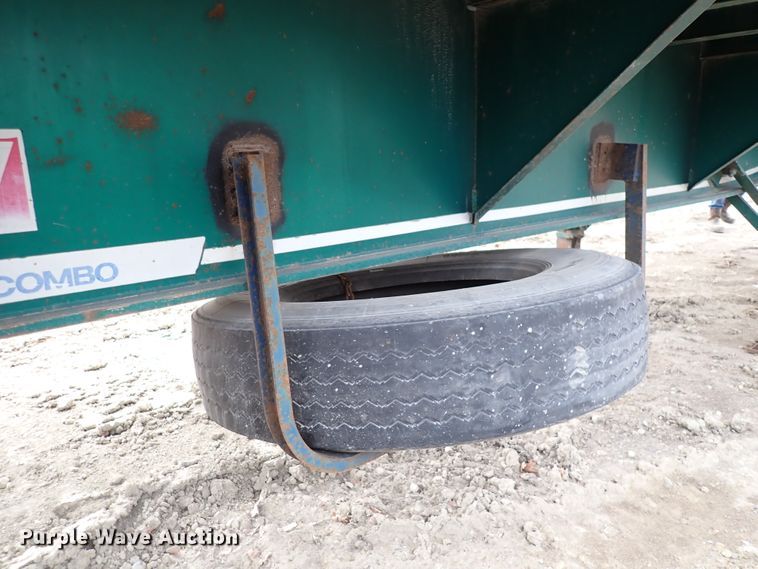 image for item DJ0078 1991 Utility FS2CHAE287 flatbed trailer