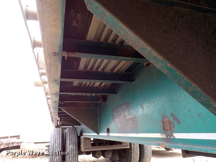 image for item DJ0078 1991 Utility FS2CHAE287 flatbed trailer