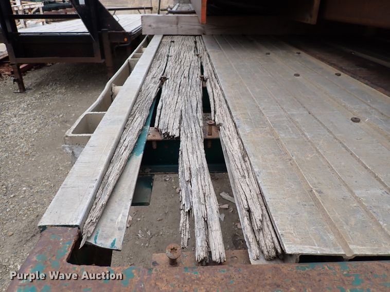 image for item DJ0078 1991 Utility FS2CHAE287 flatbed trailer