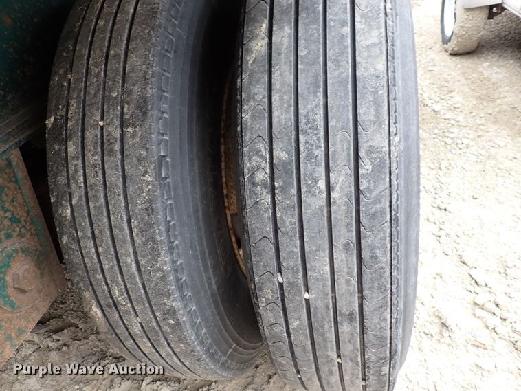 image for item DJ0078 1991 Utility FS2CHAE287 flatbed trailer