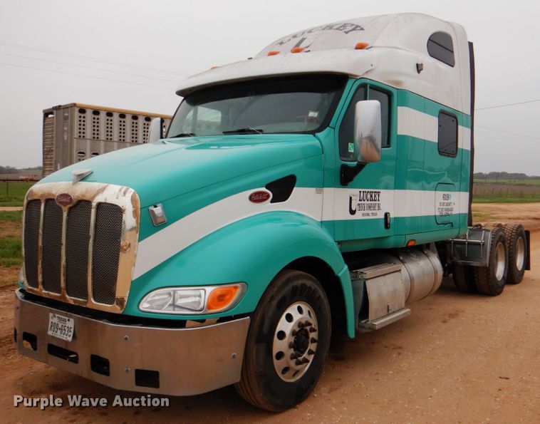 image for item DJ0763 2010 Peterbilt 387  semi truck