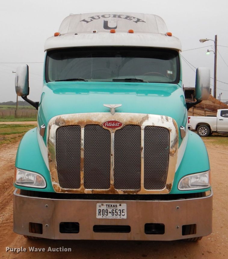 image for item DJ0763 2010 Peterbilt 387  semi truck
