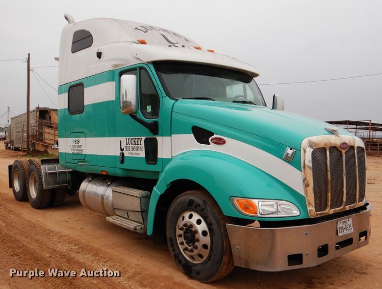 image for item DJ0763 2010 Peterbilt 387  semi truck