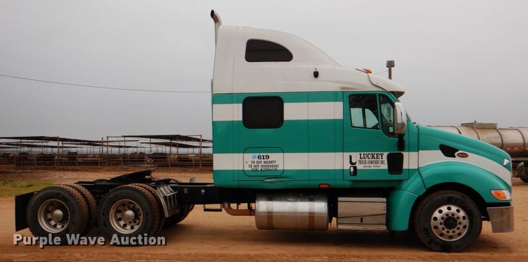 image for item DJ0763 2010 Peterbilt 387  semi truck