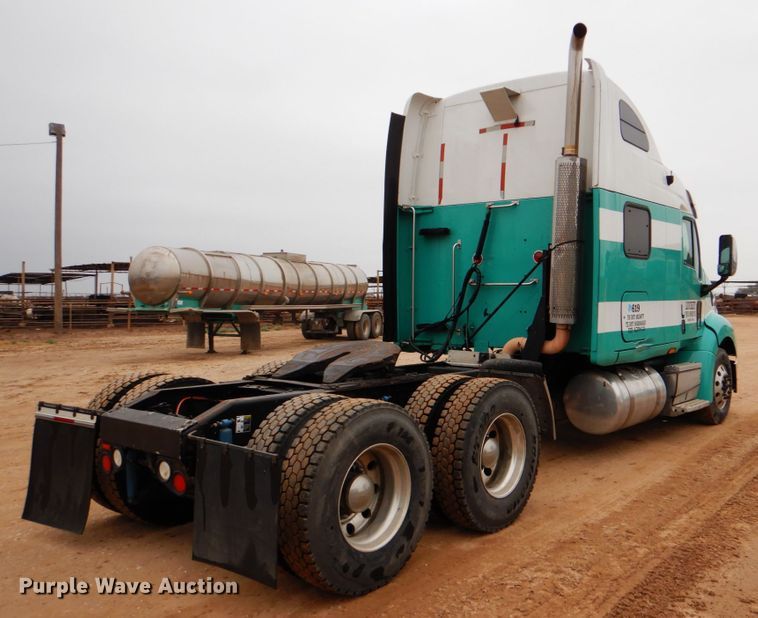 image for item DJ0763 2010 Peterbilt 387  semi truck