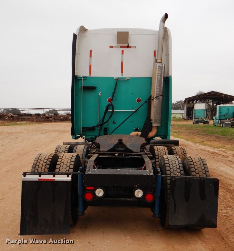 image for item DJ0763 2010 Peterbilt 387  semi truck