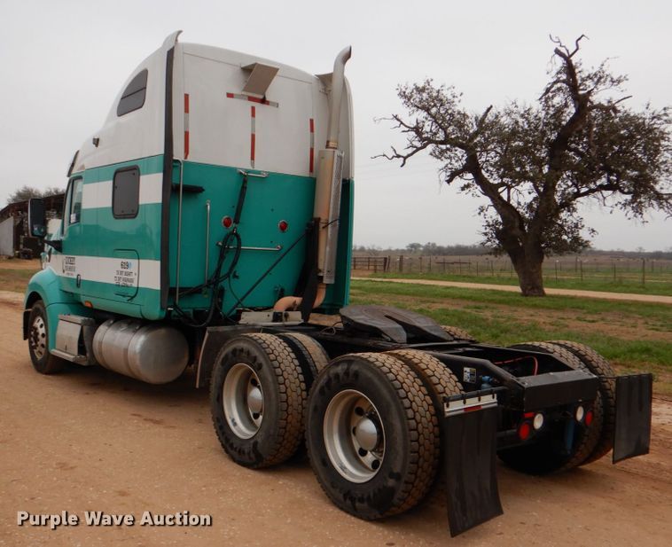image for item DJ0763 2010 Peterbilt 387  semi truck