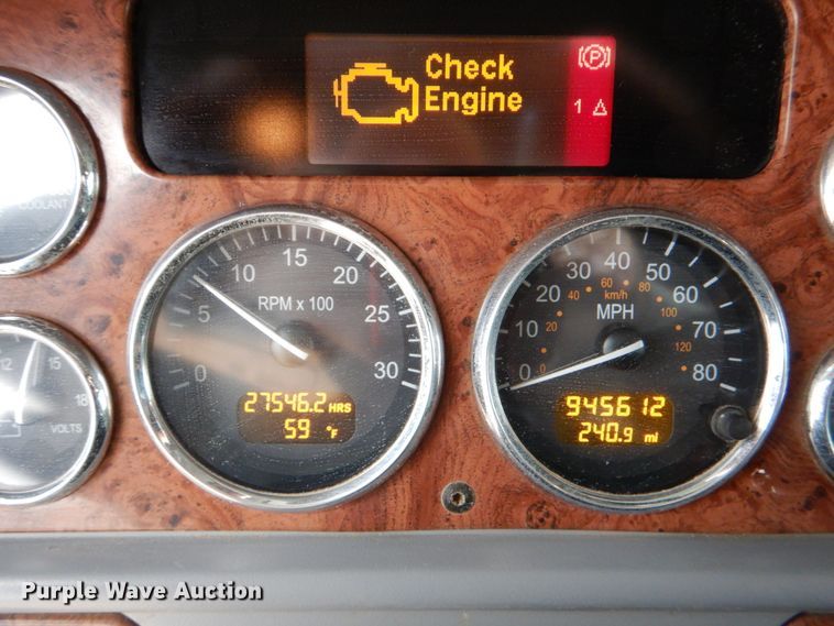 image for item DJ0763 2010 Peterbilt 387  semi truck