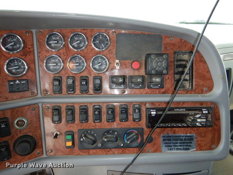 image for item DJ0763 2010 Peterbilt 387  semi truck