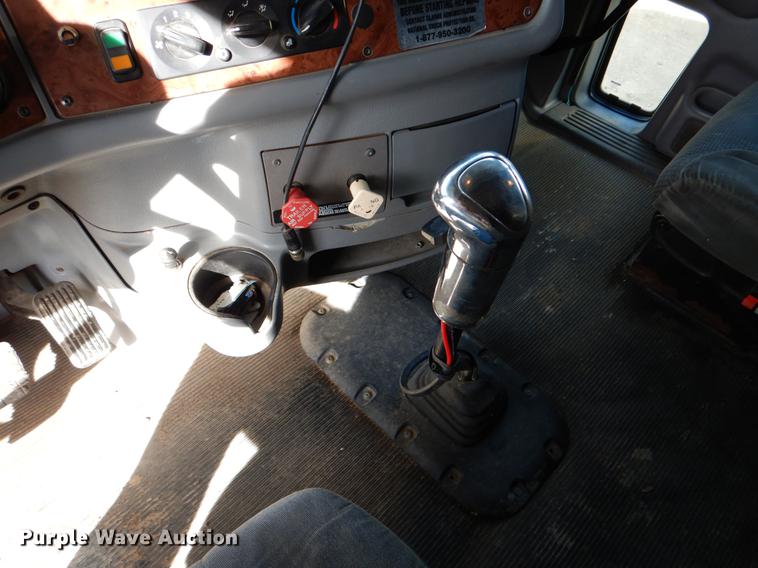 image for item DJ0763 2010 Peterbilt 387  semi truck