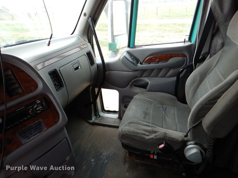 image for item DJ0763 2010 Peterbilt 387  semi truck