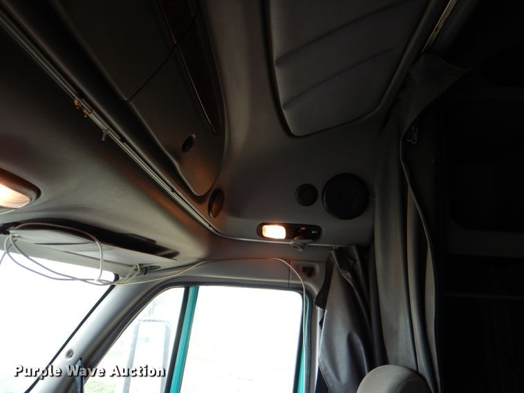 image for item DJ0763 2010 Peterbilt 387  semi truck